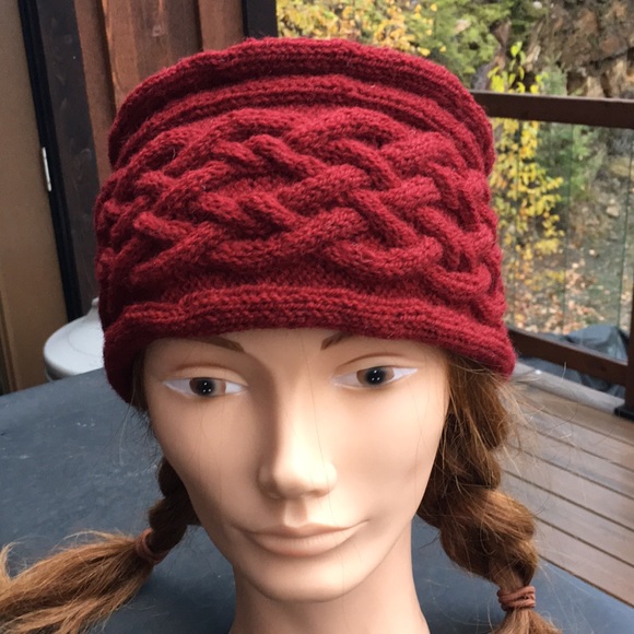 Hand Knit Cabled Pill Box Hat - Picture 1 of 5